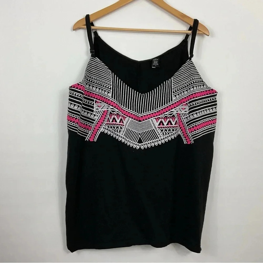 Torrid Embroidered Tank‎ Top Size 3